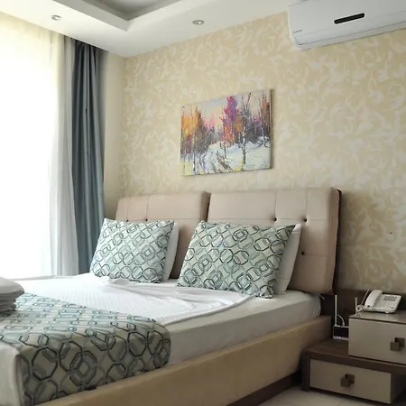 Aparthotel Happy Family 3*