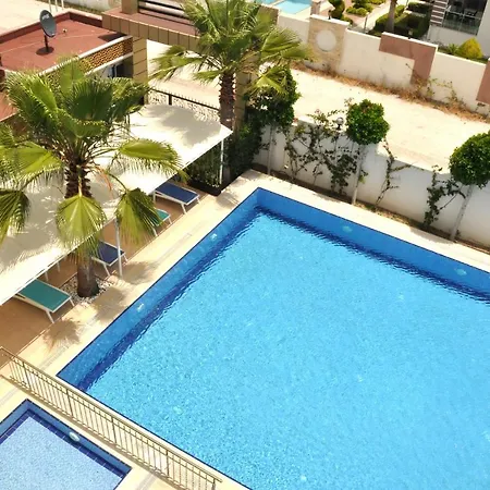 Aparthotel Happy Family 3*