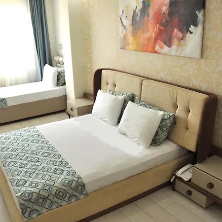 Aparthotel Happy Family 3*