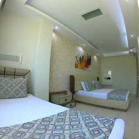 Aparthotel Happy Family 3*