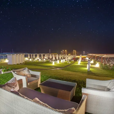 Aparthotel Happy Family 3*
