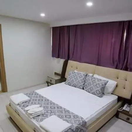 Aparthotel Happy Family 3*