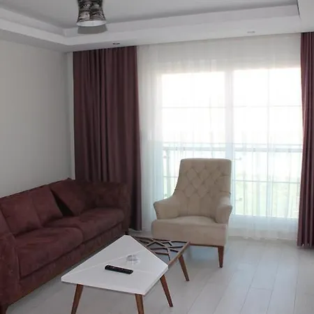 Happy Family Aparthotel 3*