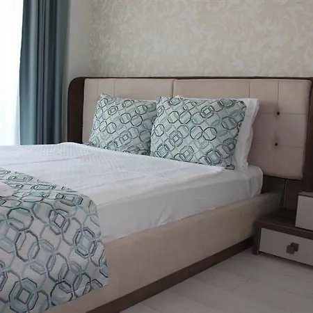 Aparthotel Happy Family 3*